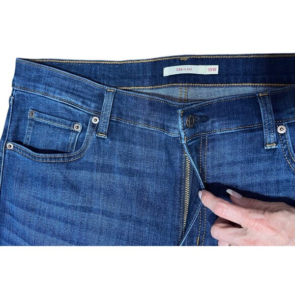 Levi's Women 726 High Rise Flare Leg Denim Jeans Plus Size 18W Blue Stretch NWOT - Picture 11 of 16